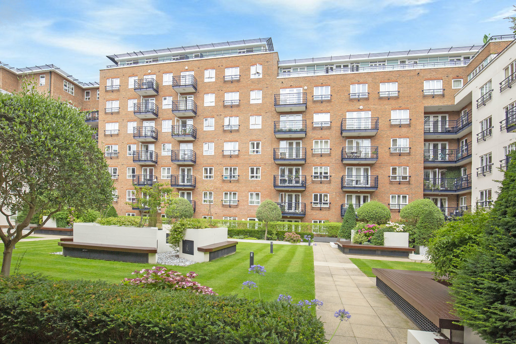 Property in Royal Quarter, Kingston Upon Thames, KT2