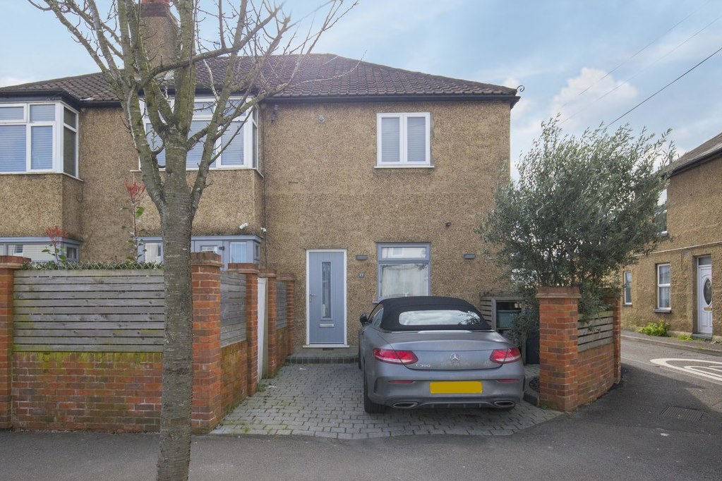 Stack & Bonner Estate agents based in Kingston Upon Thames Home