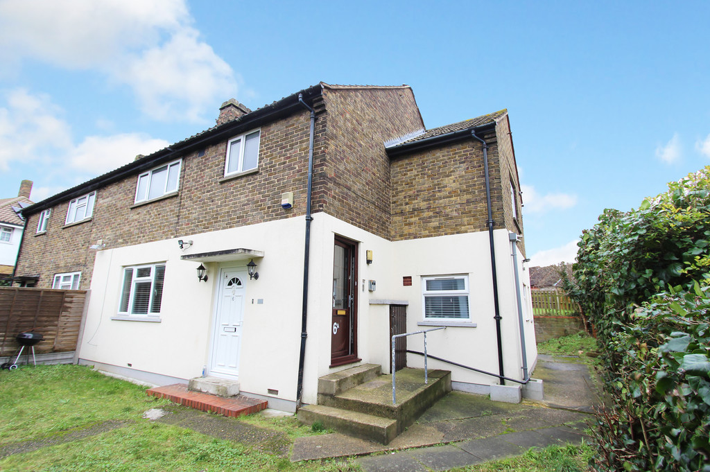 Property in St Vincents Villas, Temple Hill, Dartford, DA1