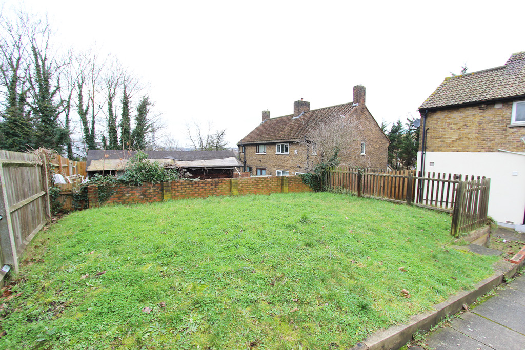Property in St Vincents Villas, Temple Hill, Dartford, DA1