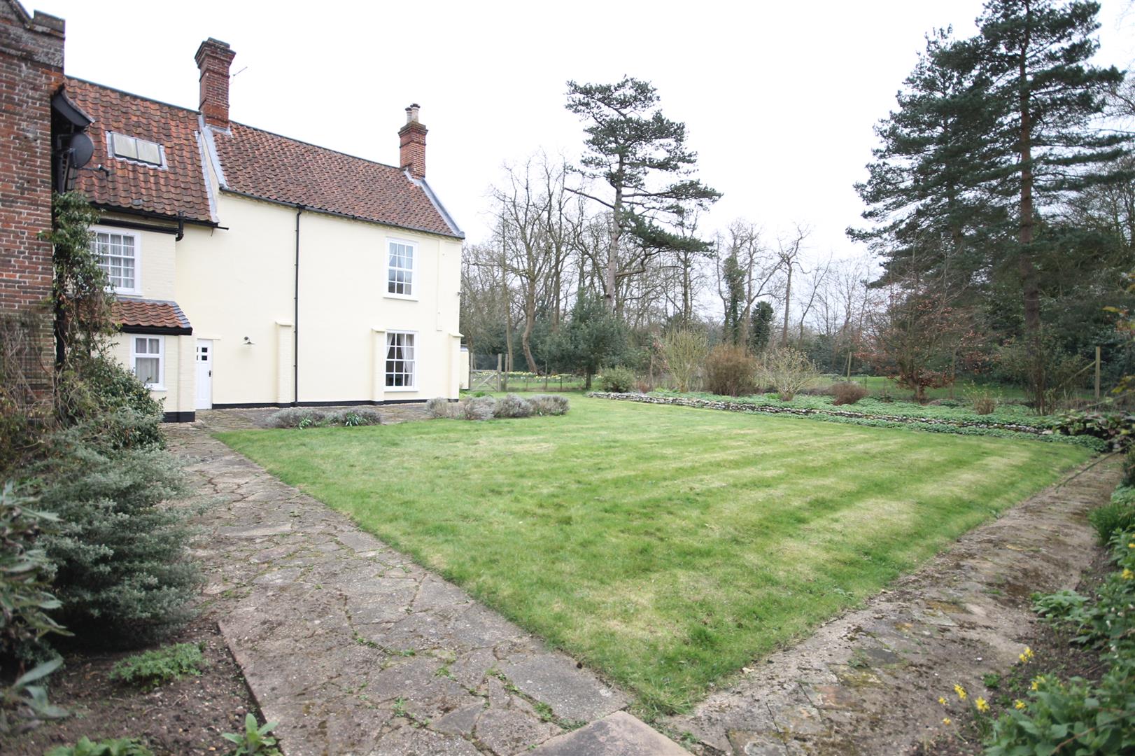 Property in Fox Road, Framingham Pigot, Norwich, Norfolk, NR14 7PZ