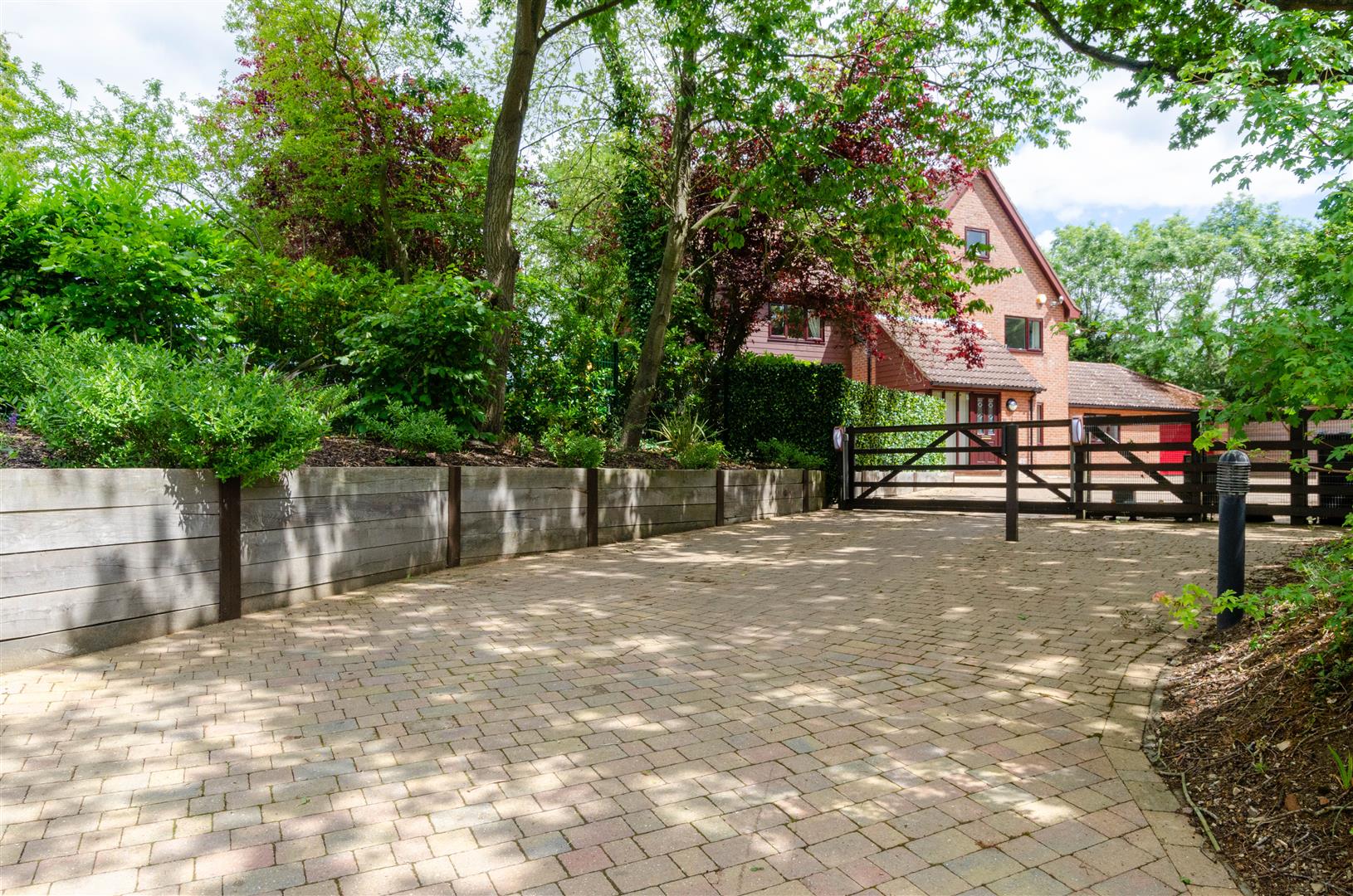 Property in Church Road, Swainsthorpe, Norwich, Norfolk, NR14 8PH