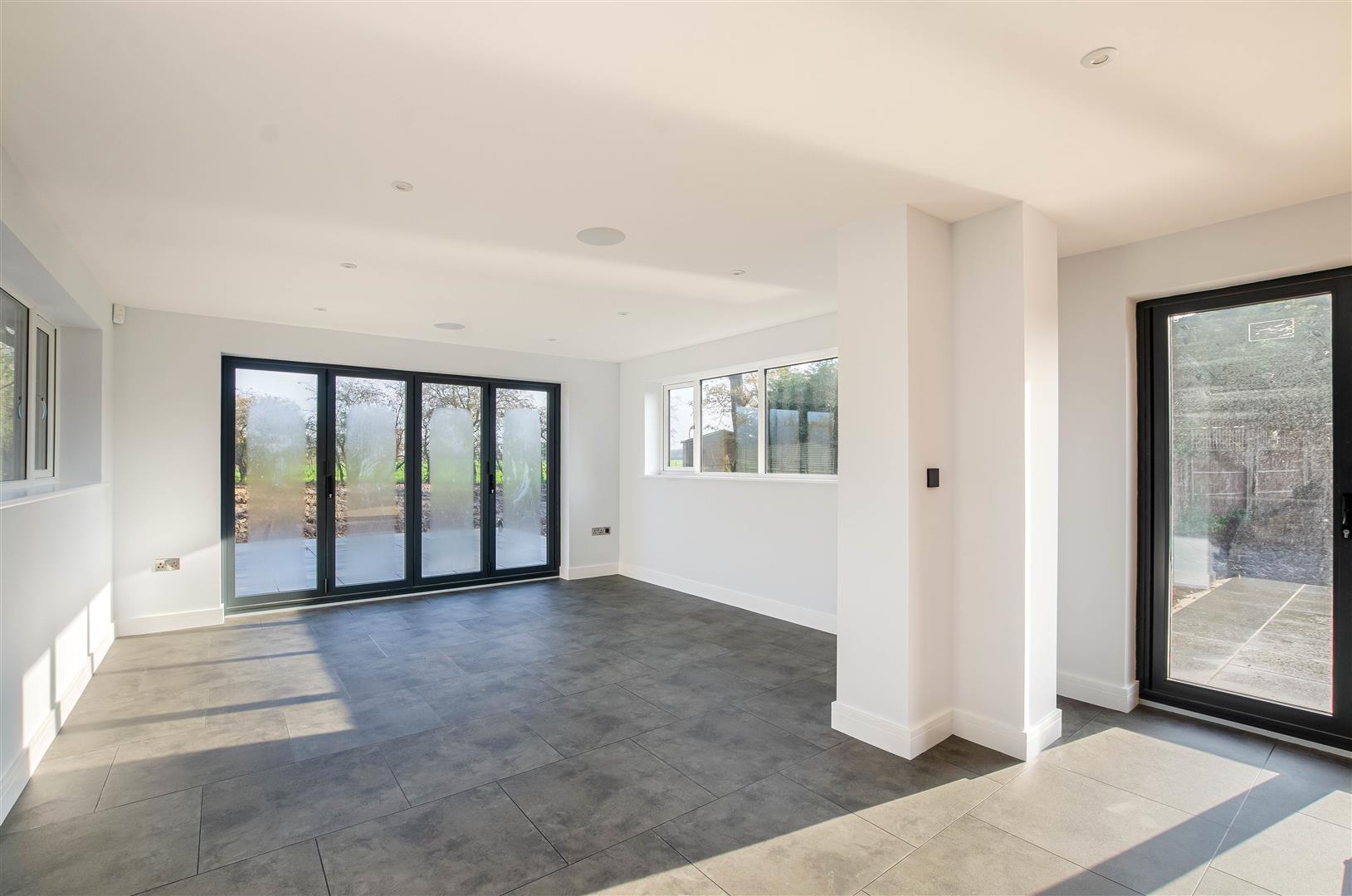 Property in Oak View Grove, Wymondham, Norfolk, NR18 0YF