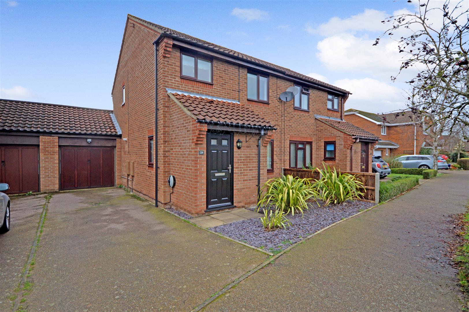 Property in Drewray Drive, Taverham, Norwich, Norfolk, NR8 6XS