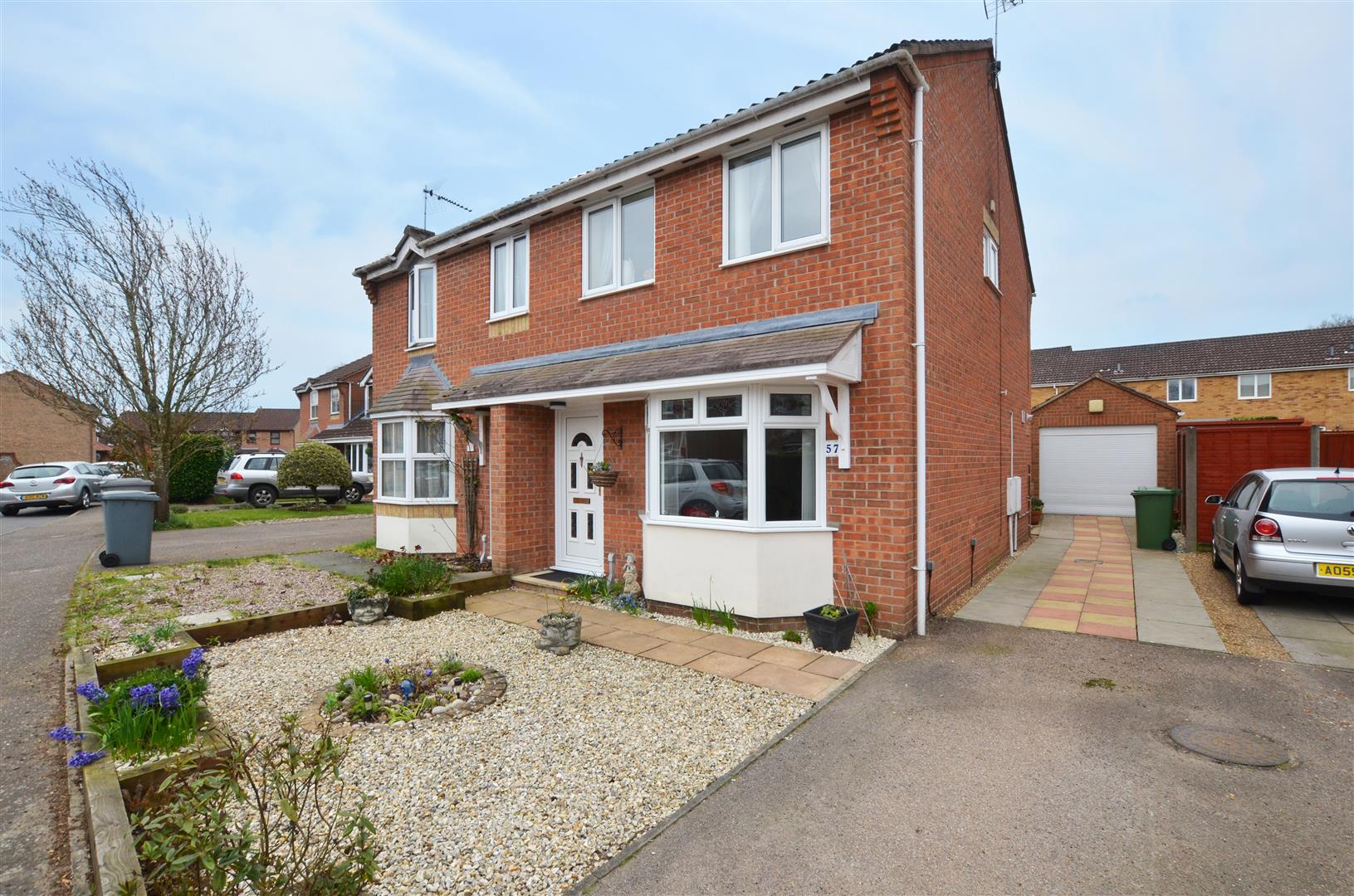 Property in Maple Drive, Taverham, Norwich, Norfolk, NR8 6TF