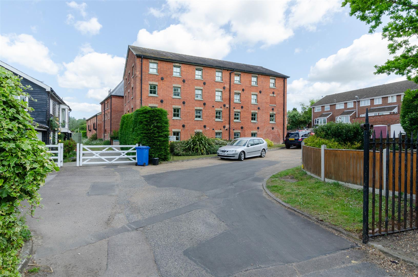 Property in Hellesdon Mill Lane, Norwich, NR6 5AN