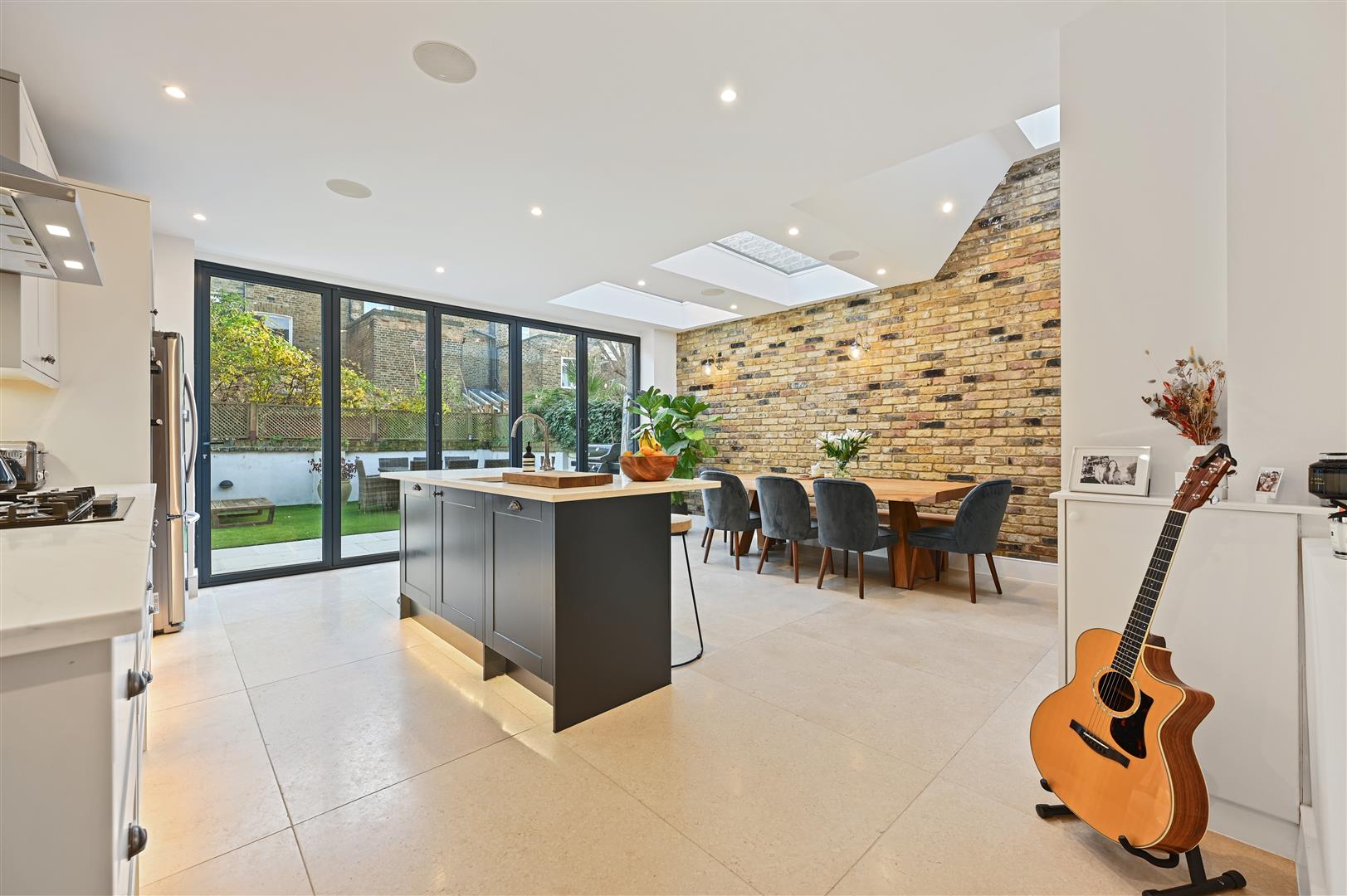 Godolphin Road, London, W12