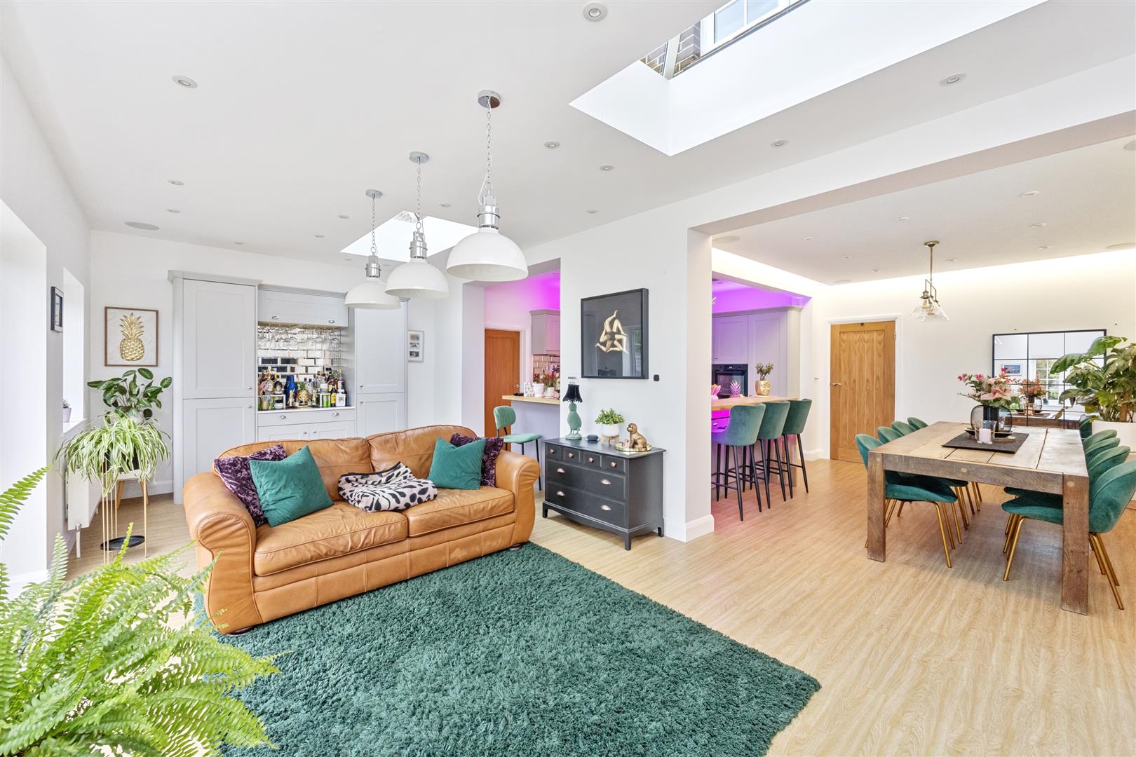 Property in Upper Brighton Road, Worthing, BN14 9HT