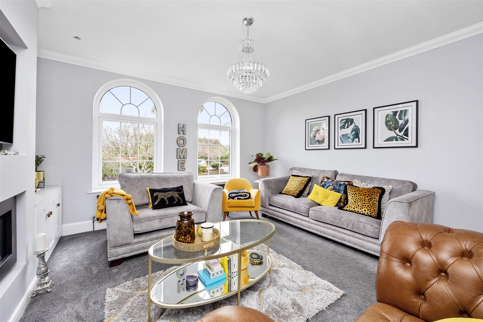 Property in Upper Brighton Road, Worthing, BN14 9HT