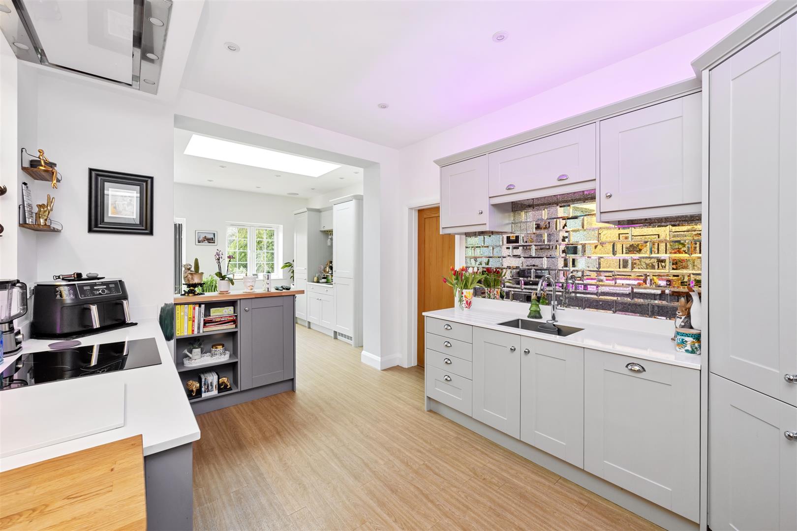 Property in Upper Brighton Road, Worthing, BN14 9HT