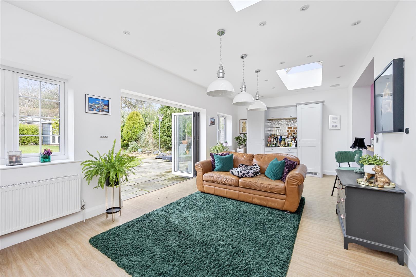 Property in Upper Brighton Road, Worthing, BN14 9HT