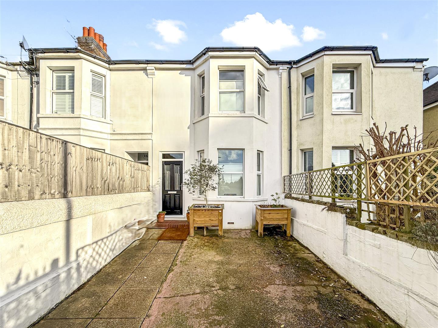South Farm Road, Worthing, BN14