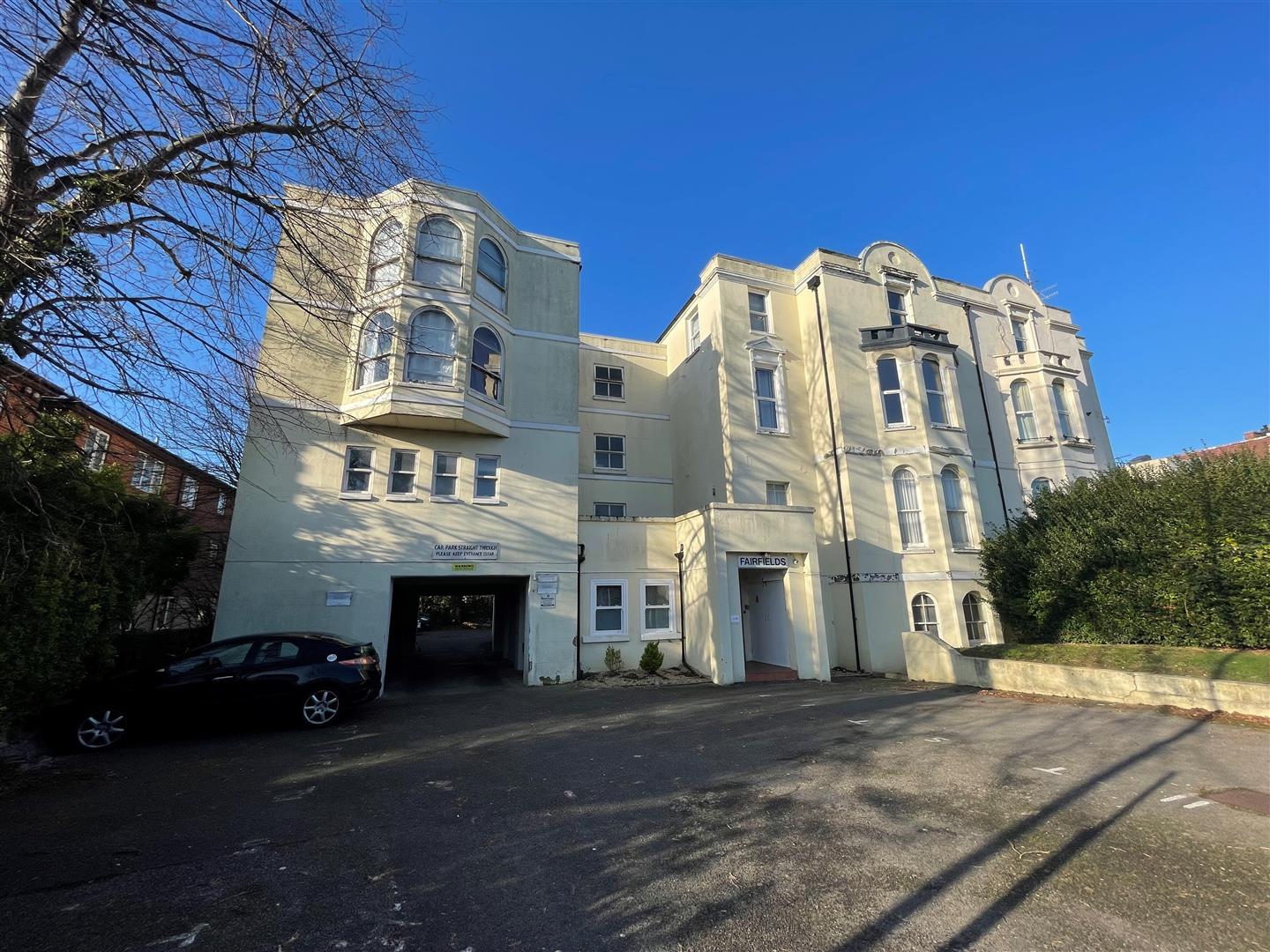 Broadwater Road, Worthing, BN14