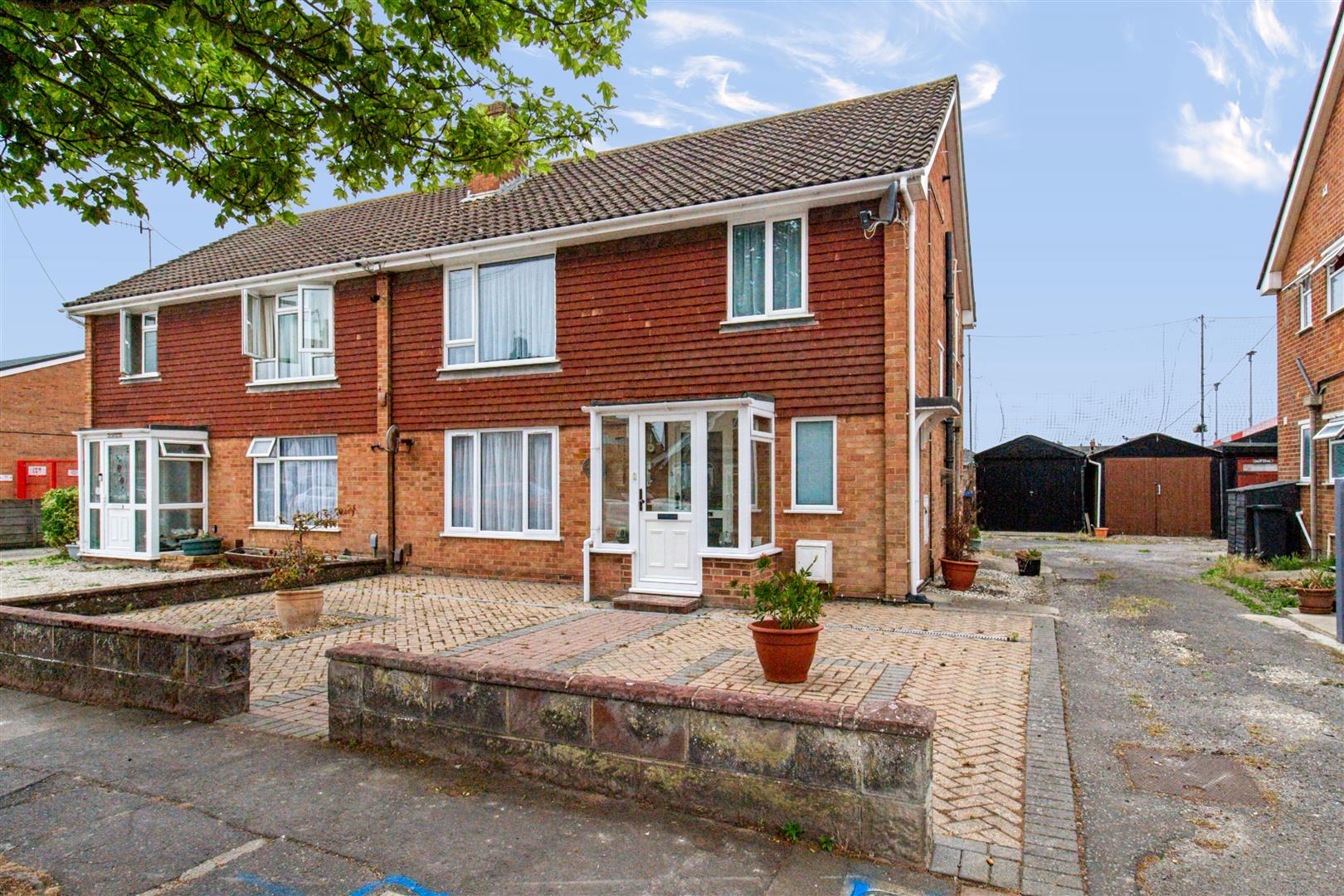 Woodside Road, Worthing, BN14