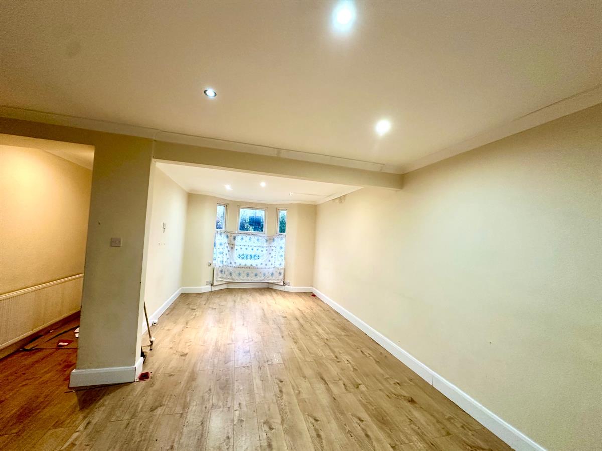 Inwood Road, Hounslow, TW3