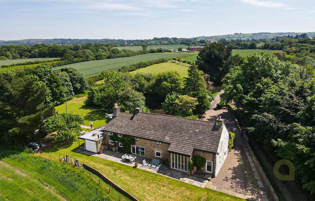 Property in Ribchester Road, Clayton Le Dale, Blackburn, Lancashire, BB1 9EY