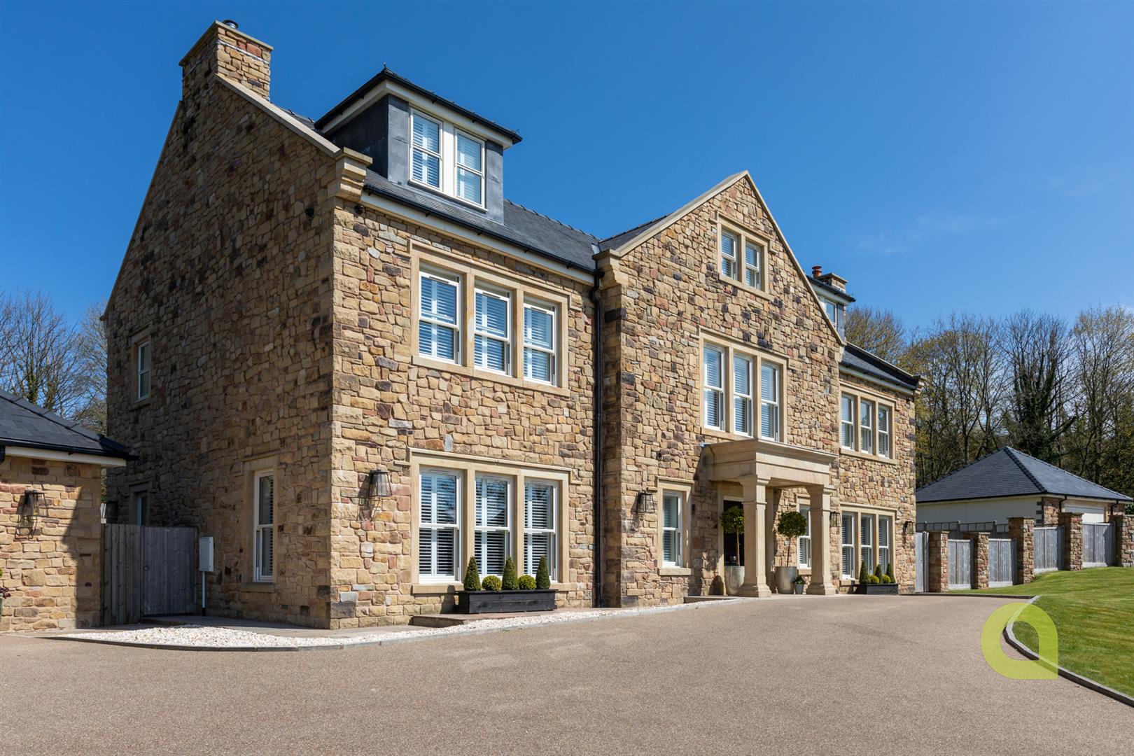 Property in Close, Whalley, Whalley, Lancashire, BB7 9YD