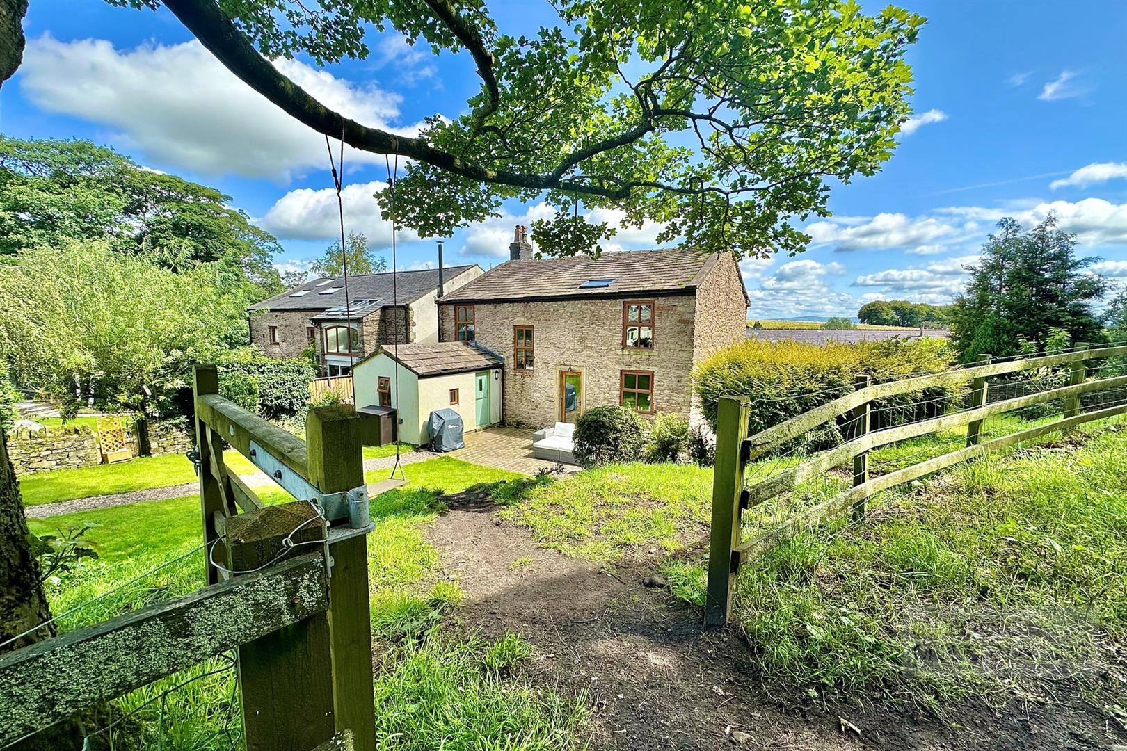 Property in Old Nab Road, Langho, Lancashire, BB6 8DY