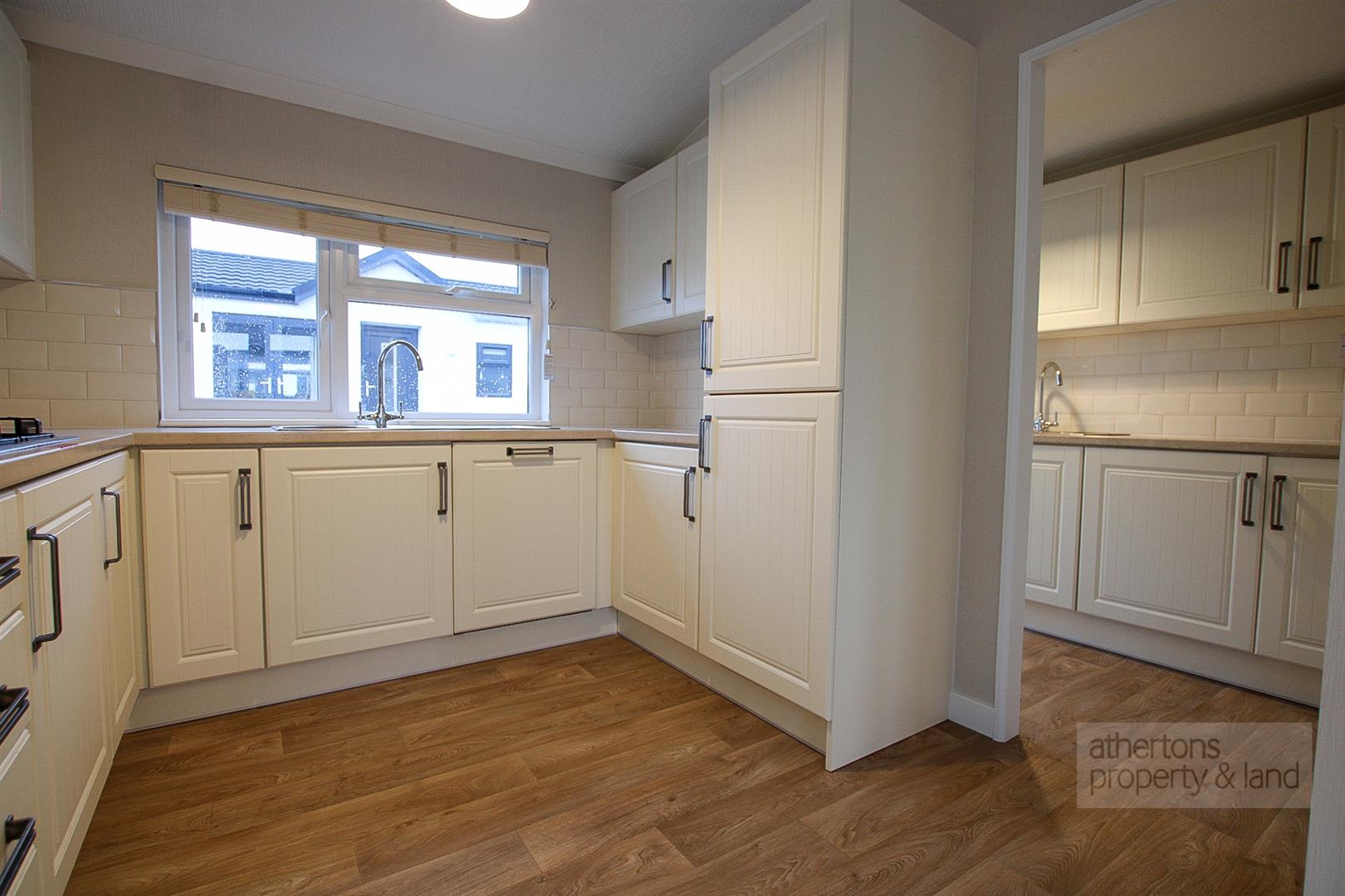 Property in Ledale Mobile Home Park, Longsight Road, Clayton Le Dale