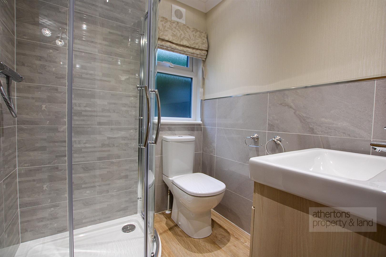 Property in Ledale Mobile Home Park, Longsight Road, Clayton Le Dale