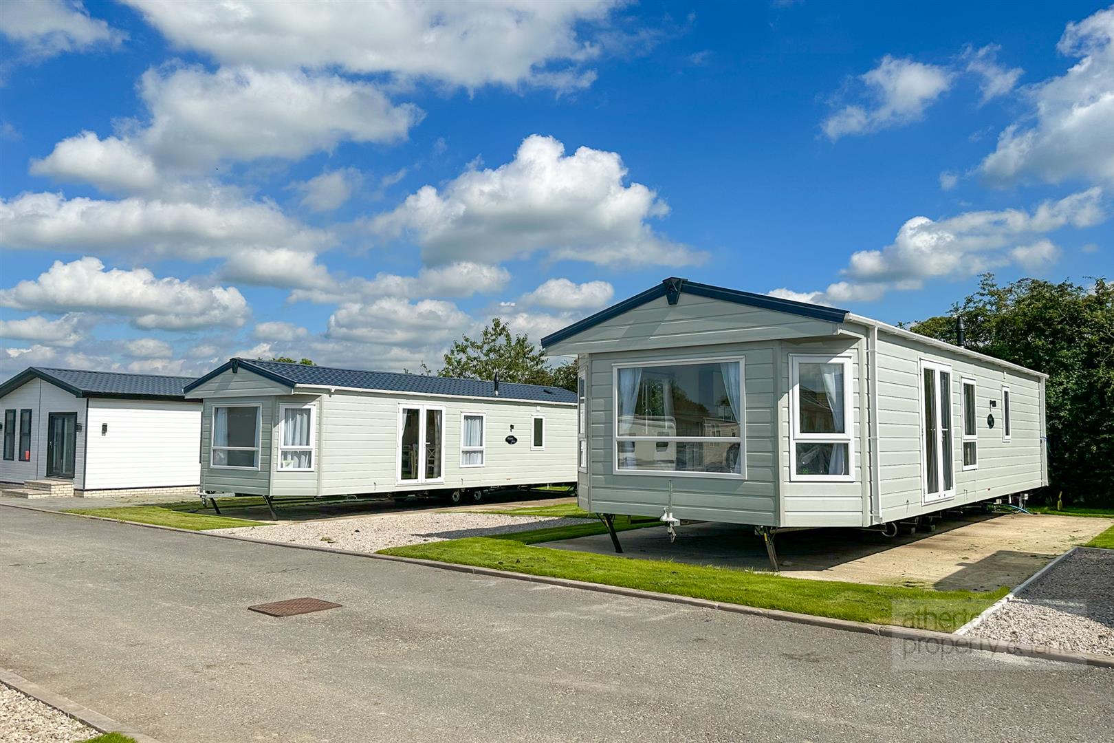 Property in Ledale Mobile Home Park, Longsight Road, Clayton Le Dale, Lancashire, BB1 9EX
