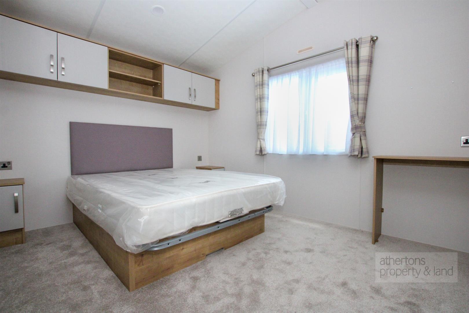 Property in Ledale Mobile Home Park, Longsight Road, Clayton Le Dale