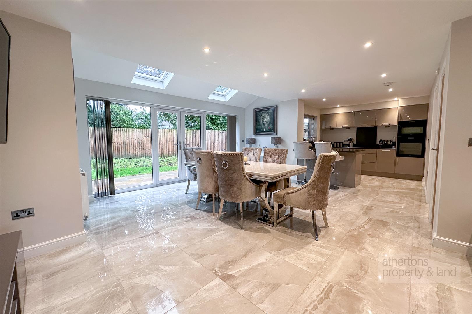 Property in Clitheroe Road, Barrow, Clitheroe, BB7 9AQ