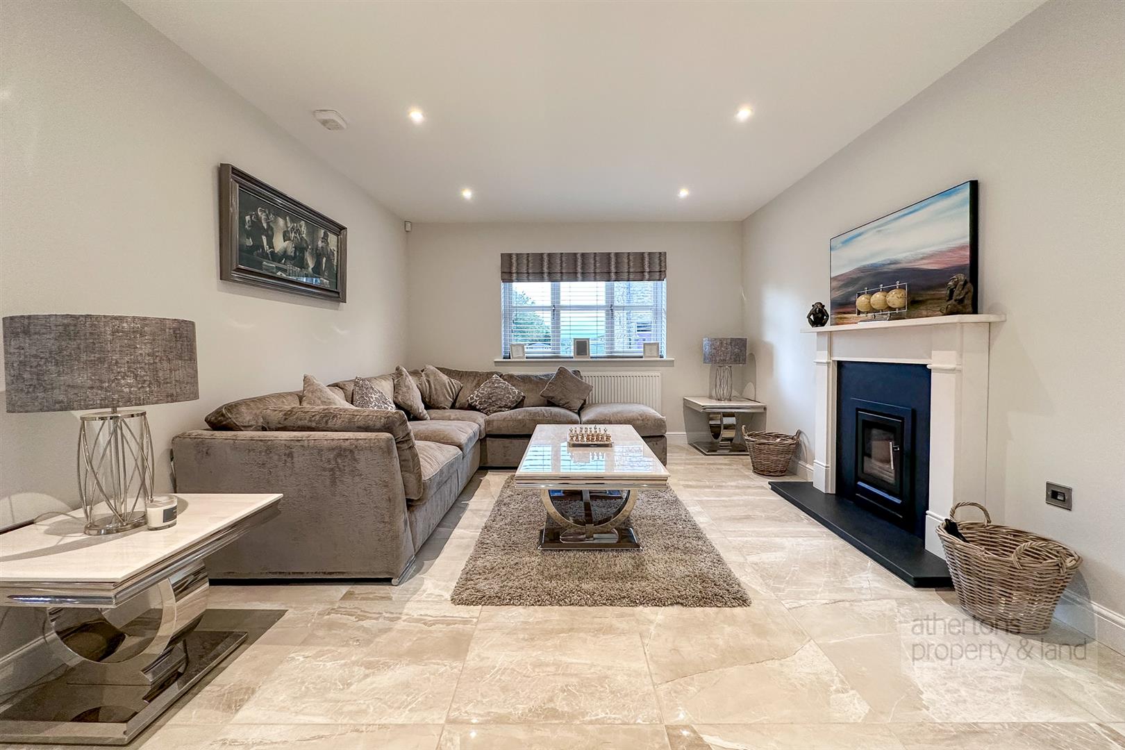 Property in Clitheroe Road, Barrow, Clitheroe, BB7 9AQ